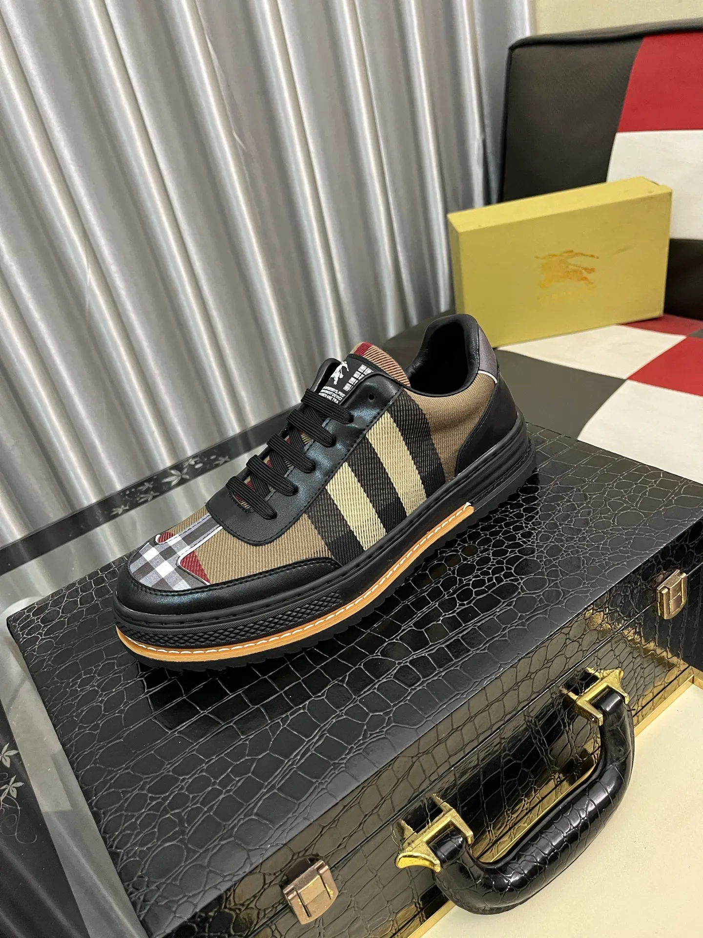 Men's shoes 💰420⌚️⌚️BURBERRY "Burberry" Regular size: 38-44 (casual shoes) Product materials: Selected cowhide upper, soft sheepskin lining; original outsole. 2️⃣colors available